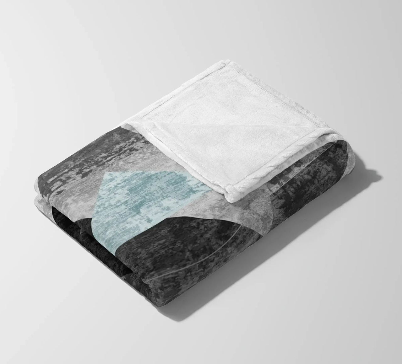 abstract geometric overlapping triangles coperta in pile da vintageshop