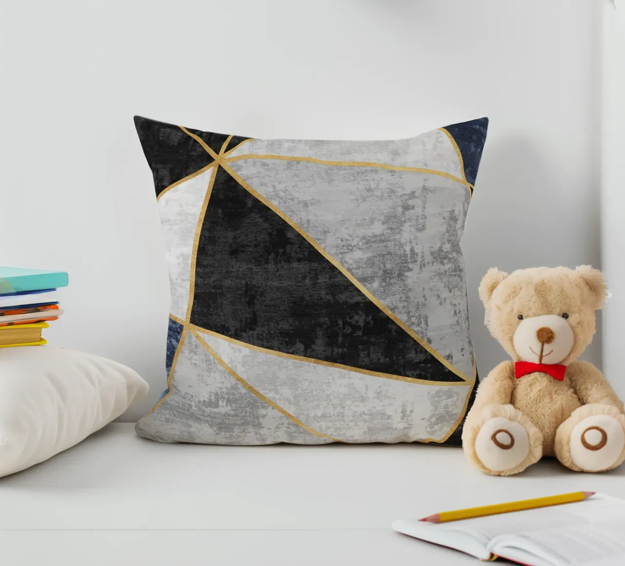 abstract triangles with golden lines cuscino da vintageshop