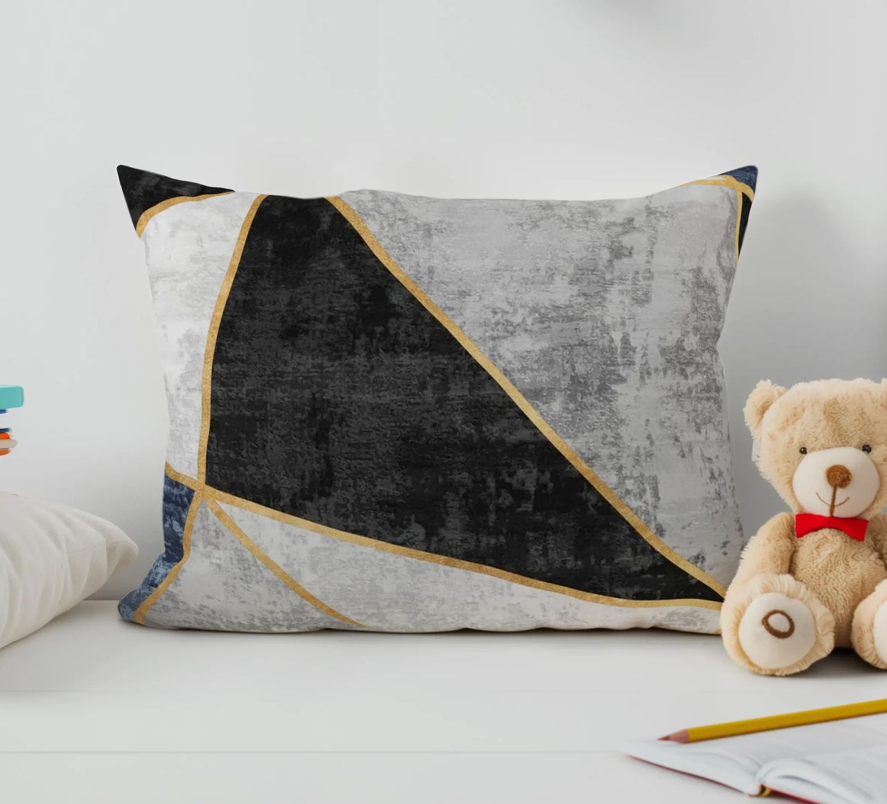 abstract triangles with golden lines cuscino da vintageshop