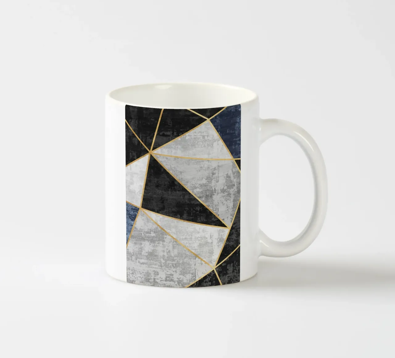 abstract triangles with golden lines keramische mok van vintageshop