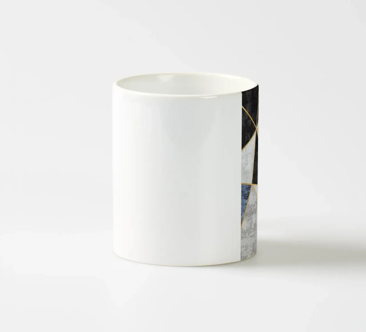 abstract triangles with golden lines keramische mok van vintageshop