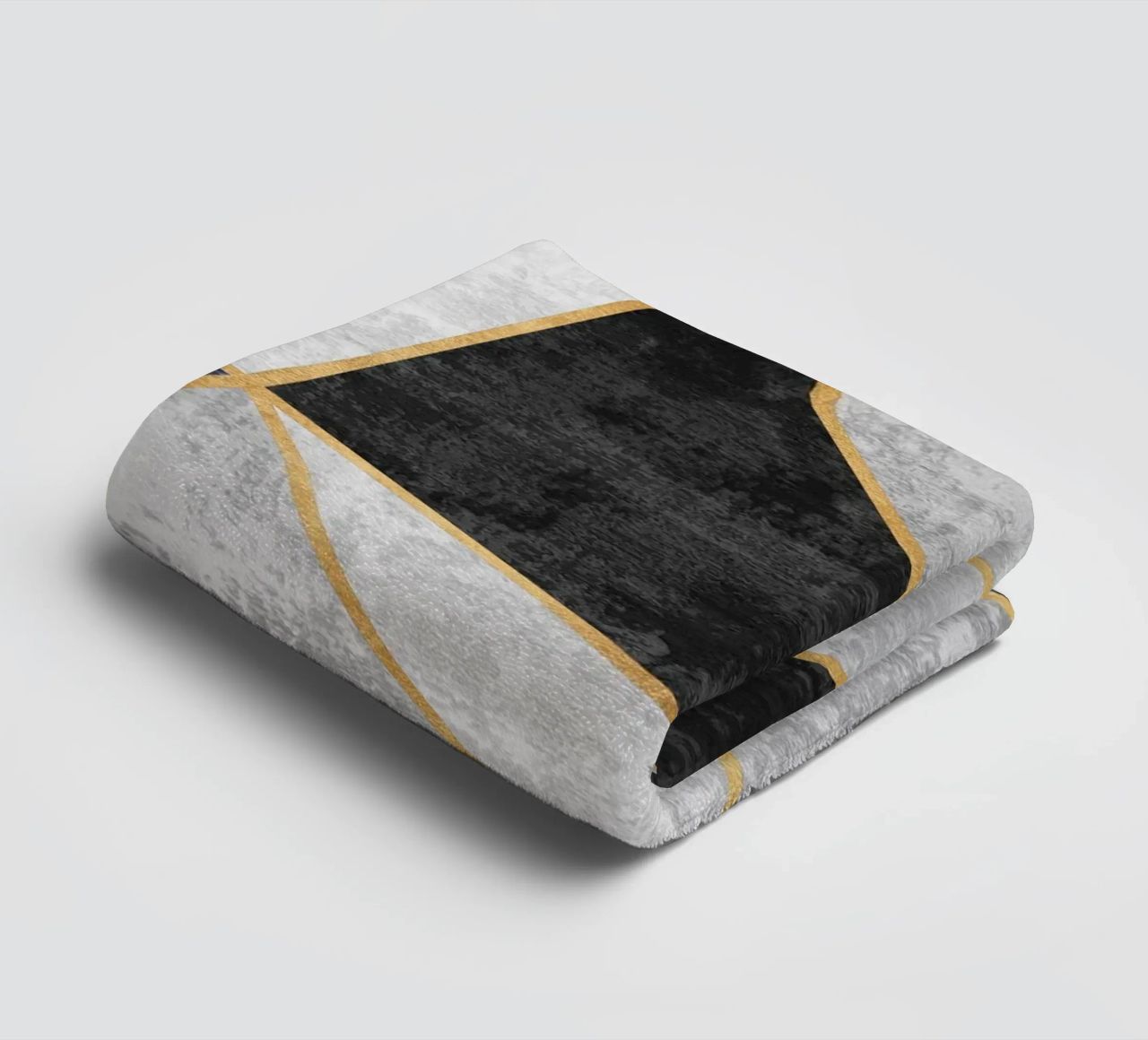 abstract triangles with golden lines asciugamano da bagno da vintageshop
