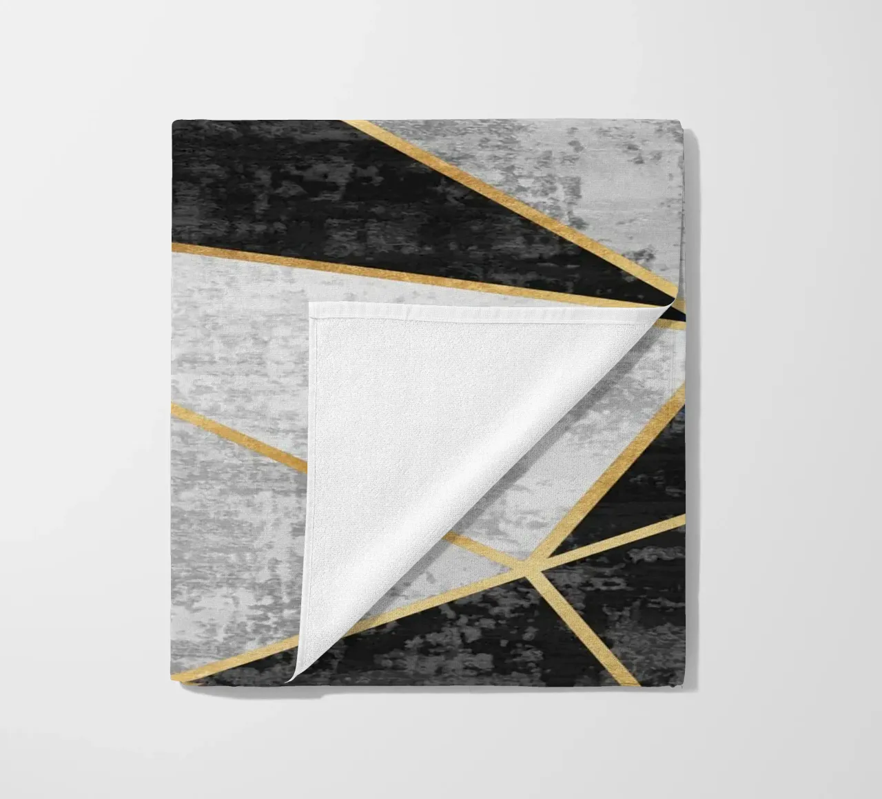 abstract triangles with golden lines strandhanddoek van vintageshop
