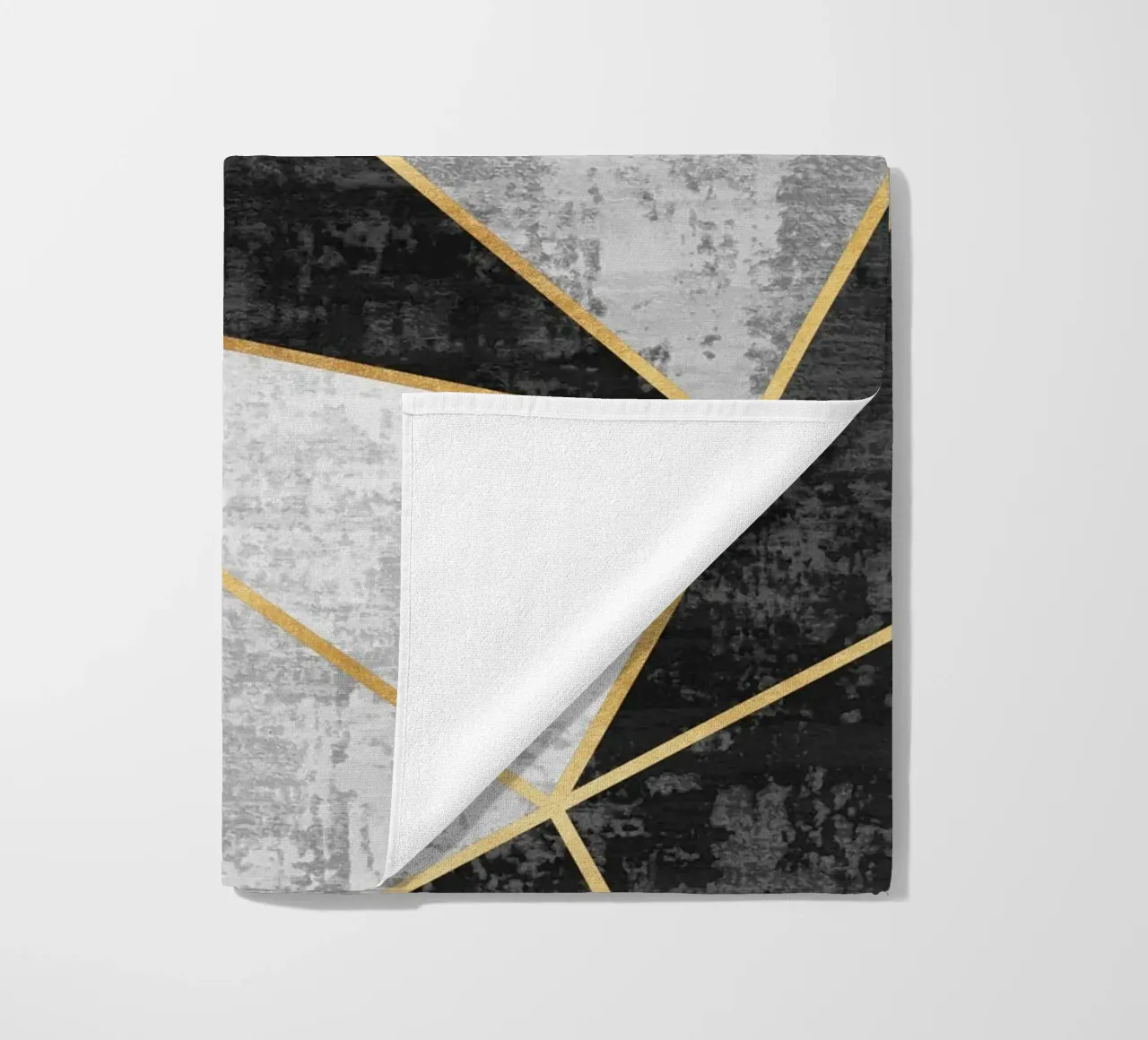 abstract triangles with golden lines strandhanddoek van vintageshop