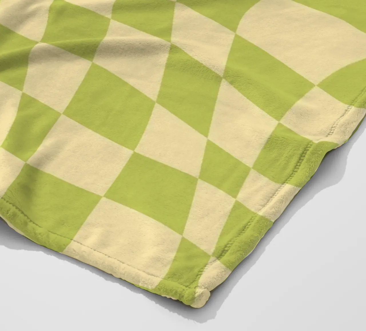 Scacchiera ondulata color chartreuse e beige coperta in pile da Little Dean