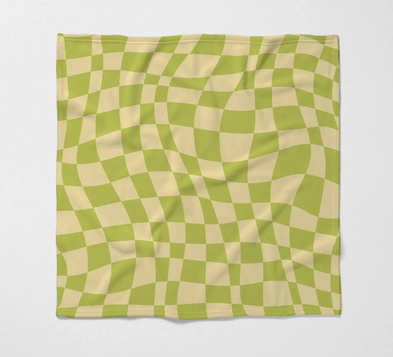 Scacchiera ondulata color chartreuse e beige coperta in pile da Little Dean