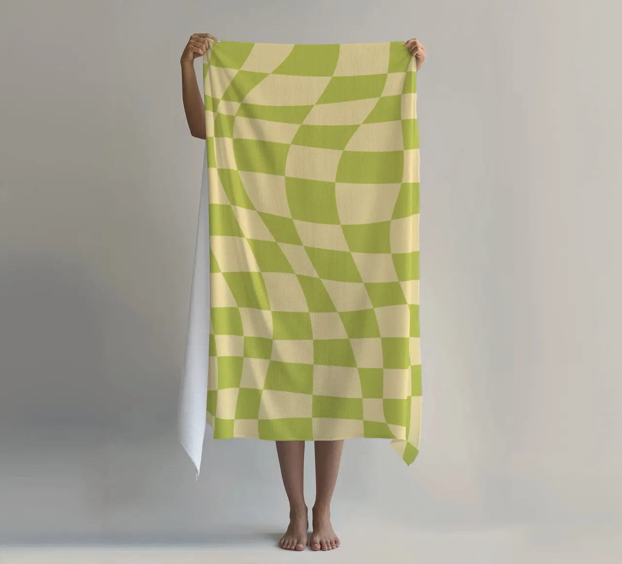 Scacchiera ondulata color chartreuse e beige telo mare da Little Dean