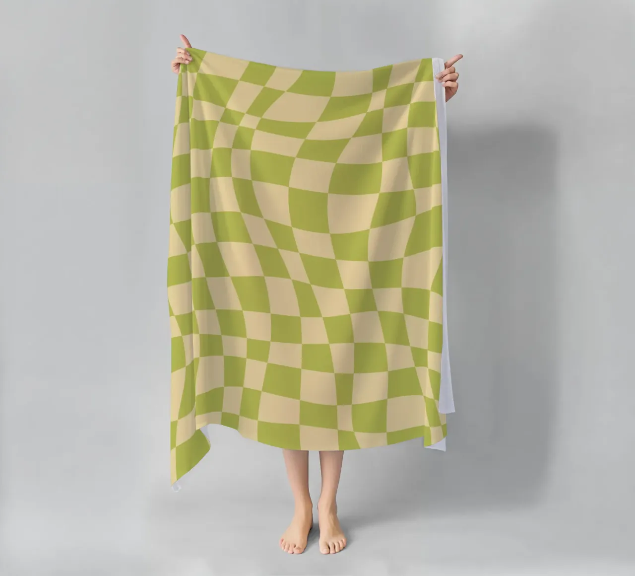 Scacchiera ondulata color chartreuse e beige telo mare da Little Dean