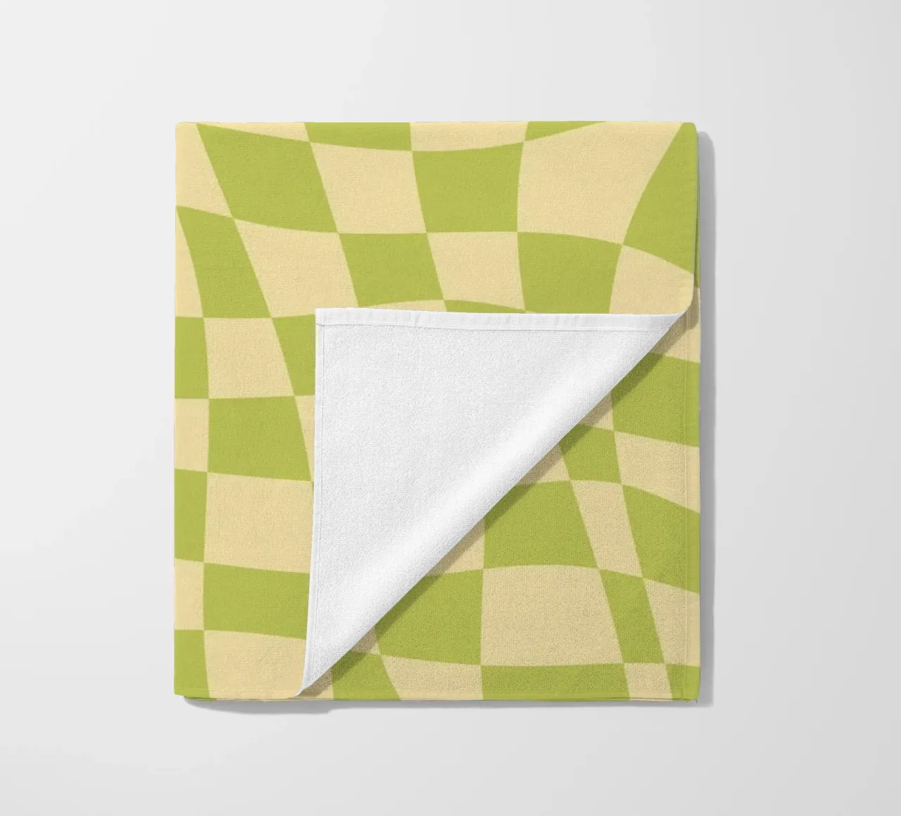 Scacchiera ondulata color chartreuse e beige telo mare da Little Dean