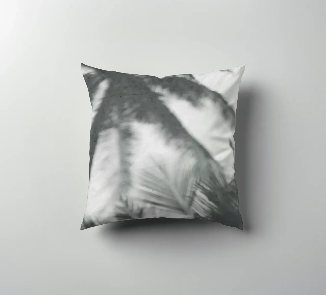 Palms On The Beach cuscino da Studio Nahili
