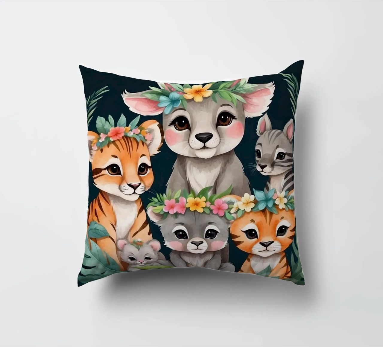 Mignon groupe d'animaux de dessins animés portant des couronnes de fleurs coussin de DesignDoodle