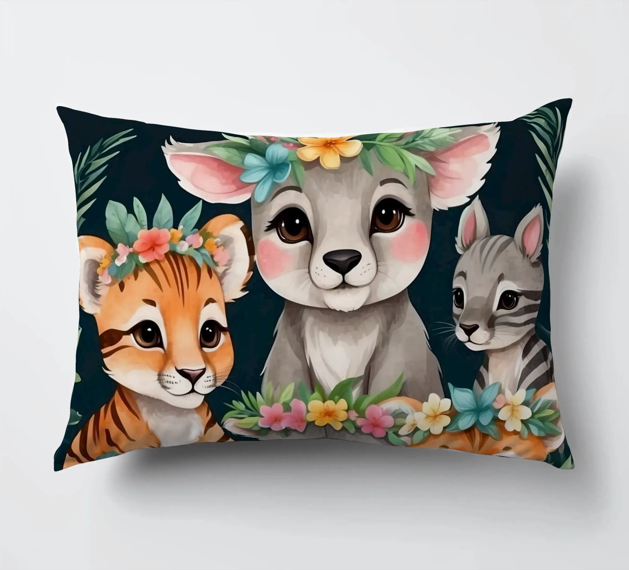 Mignon groupe d'animaux de dessins animés portant des couronnes de fleurs coussin de DesignDoodle