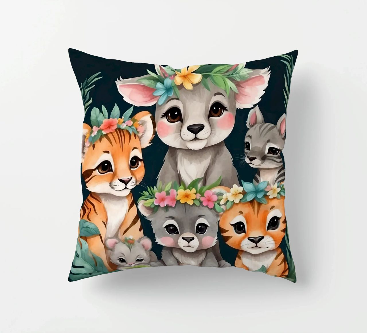 Mignon groupe d'animaux de dessins animés portant des couronnes de fleurs coussin de DesignDoodle