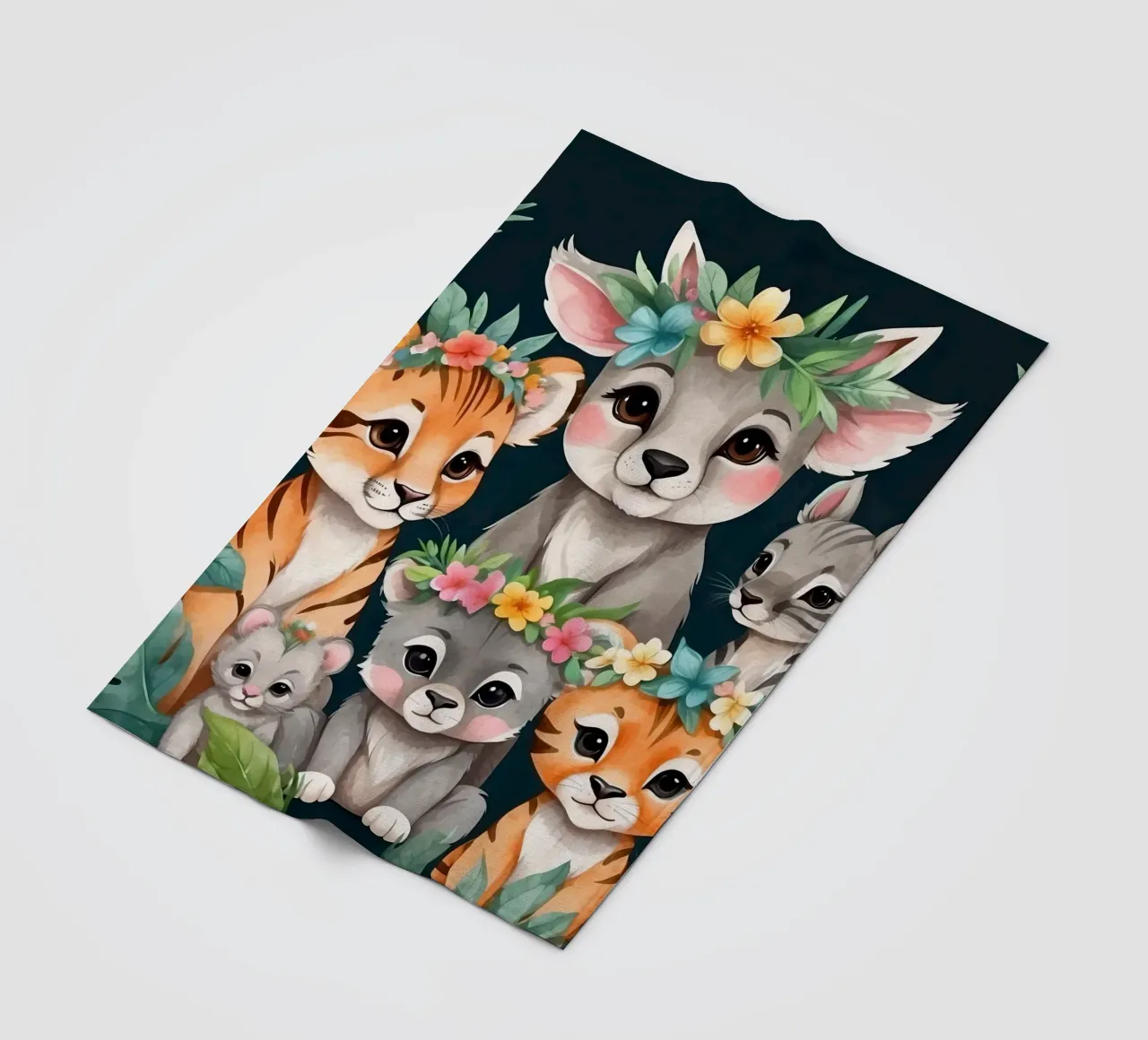 Niedliche Gruppe von Cartoon-Tieren mit Blumenkränzen Fleecedecke von DesignDoodle
