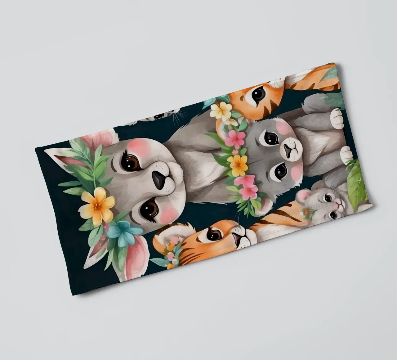 Mignon groupe d'animaux de dessins animés portant des couronnes de fleurs serviette de bain de DesignDoodle