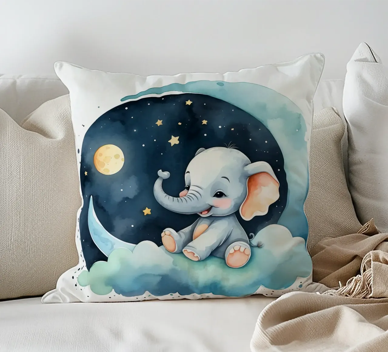 Carino l'elefante seduto su una nuvola con luna e stelle cuscino da DesignDoodle