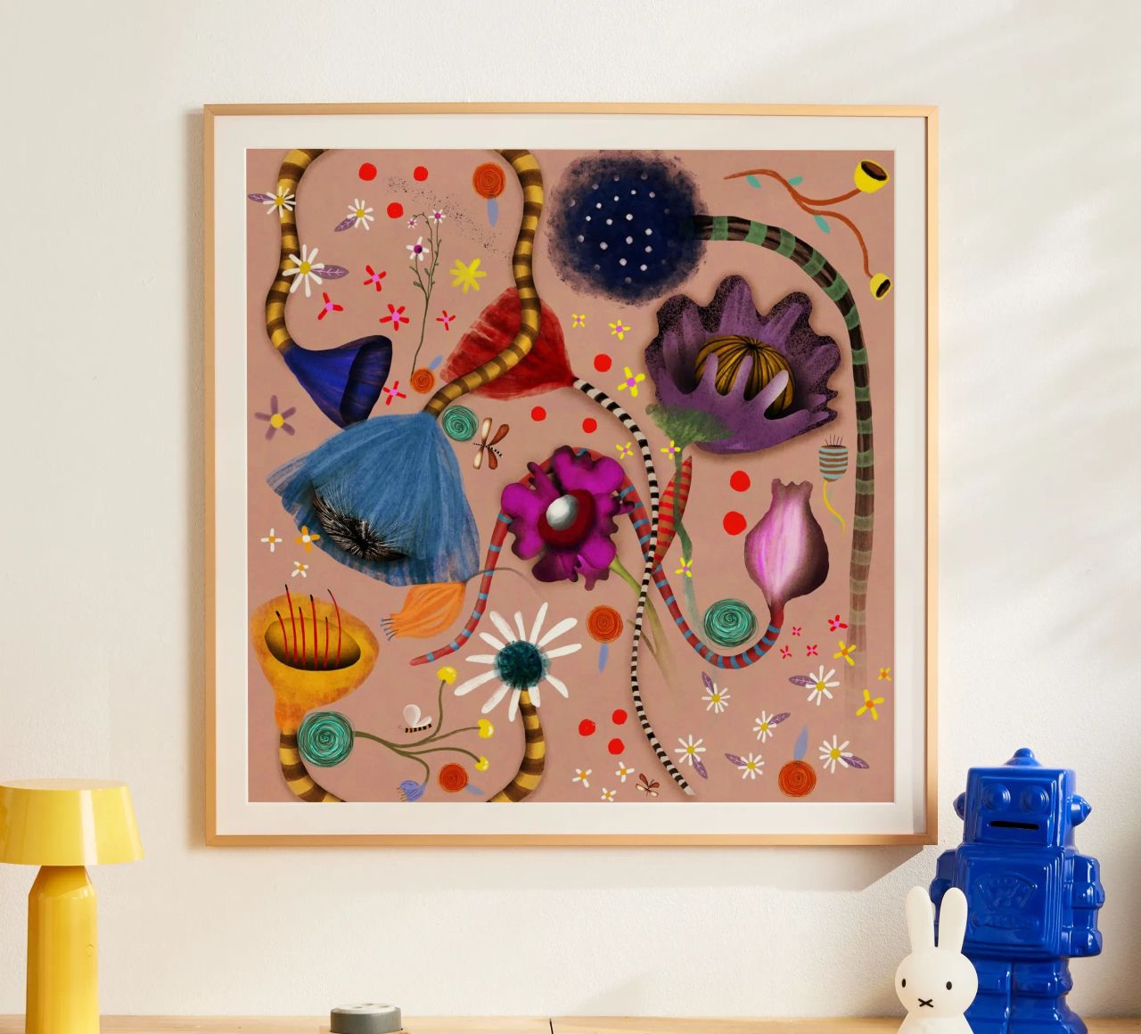 Art floral sur fond de pêche, marguerites botaniques fantaisistes poster de Ruth Fitta-Schulz