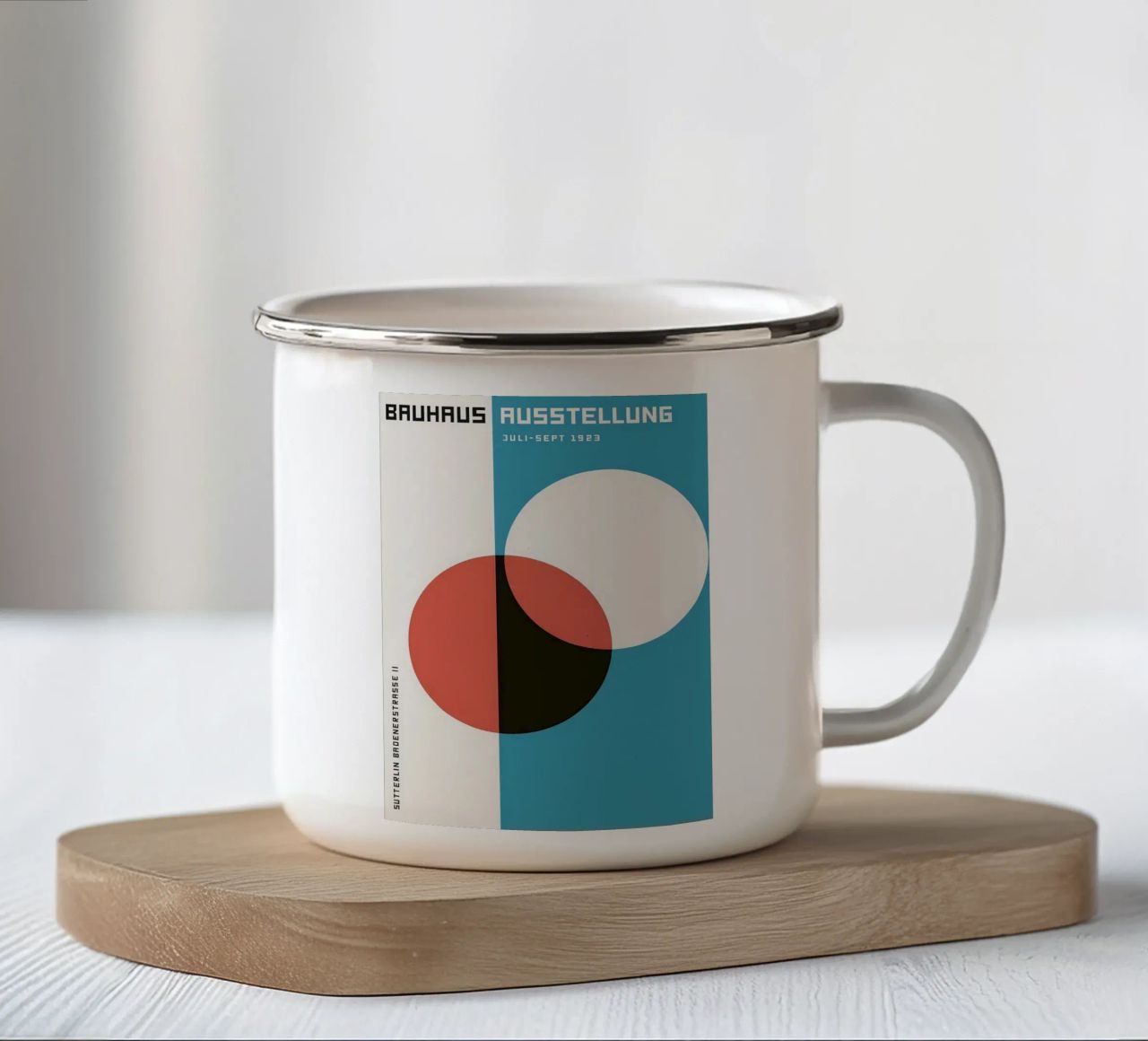 mostra bauhaus forme geometriche tazza in smalto da Bacsic design