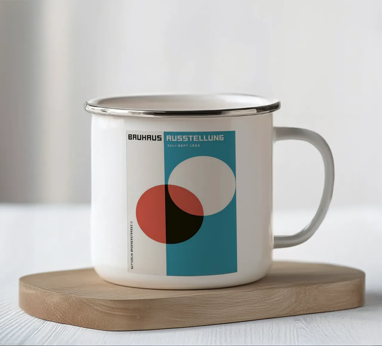 mostra bauhaus forme geometriche tazza in smalto da Bacsic design