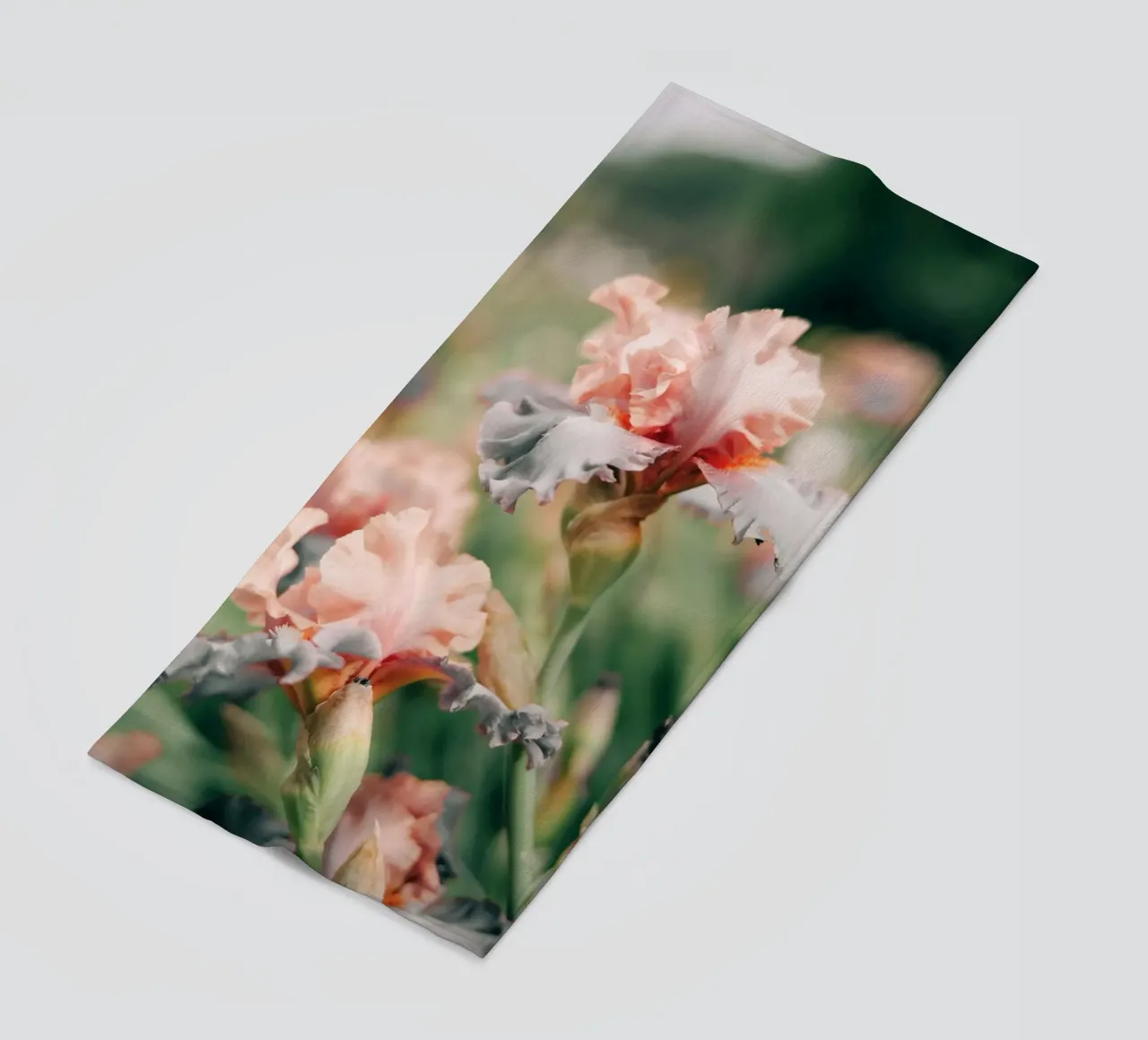 fiori di iris telo mare da Earthly Visions