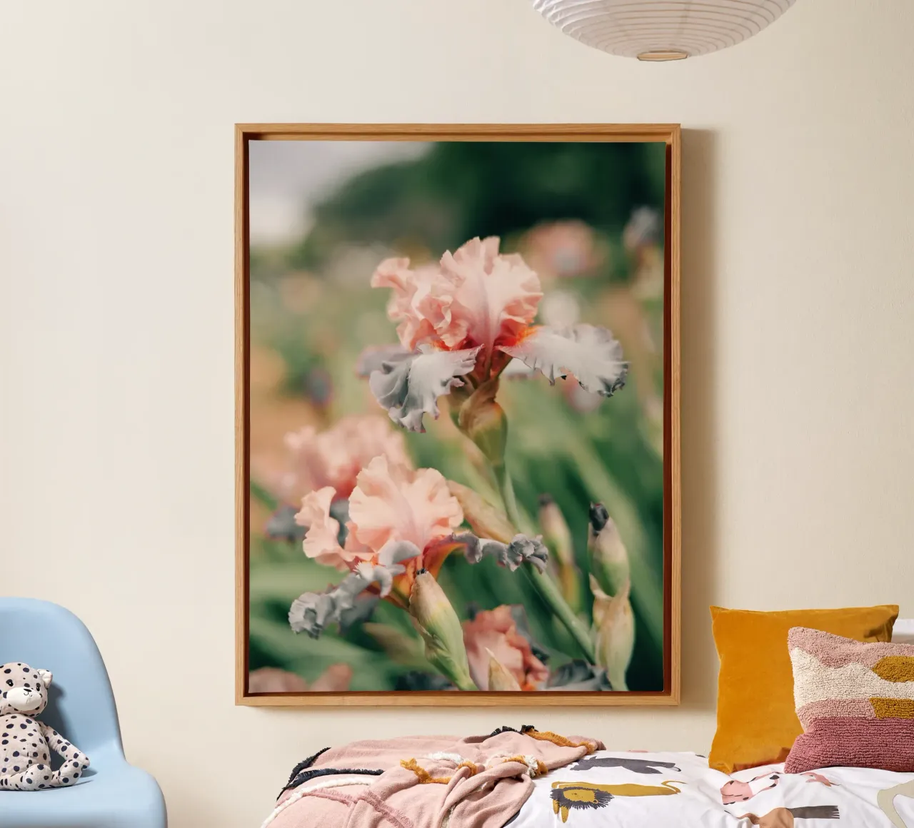 fiori di iris tela con Cornice a cassetta da Earthly Visions