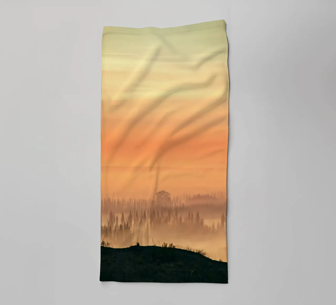 orizzonte del tramonto asciugamano da bagno da Earthly Visions