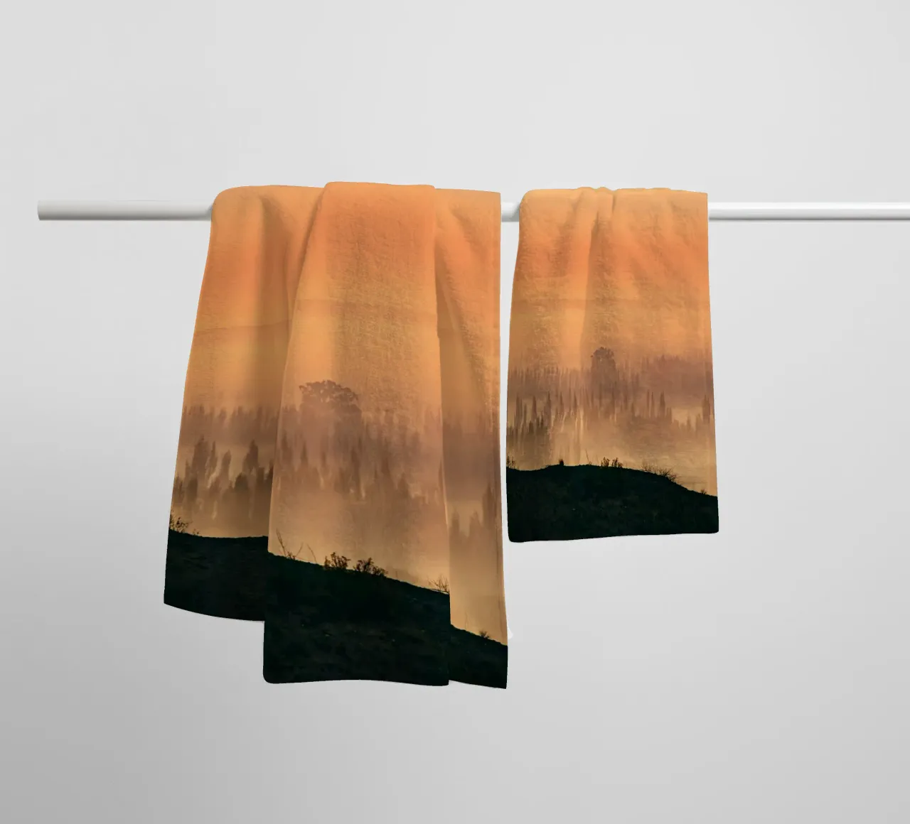 orizzonte del tramonto asciugamano da bagno da Earthly Visions