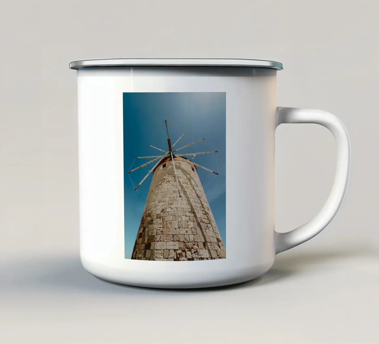 Greek Stone Windmill tazza in smalto da Thilo Grøsch