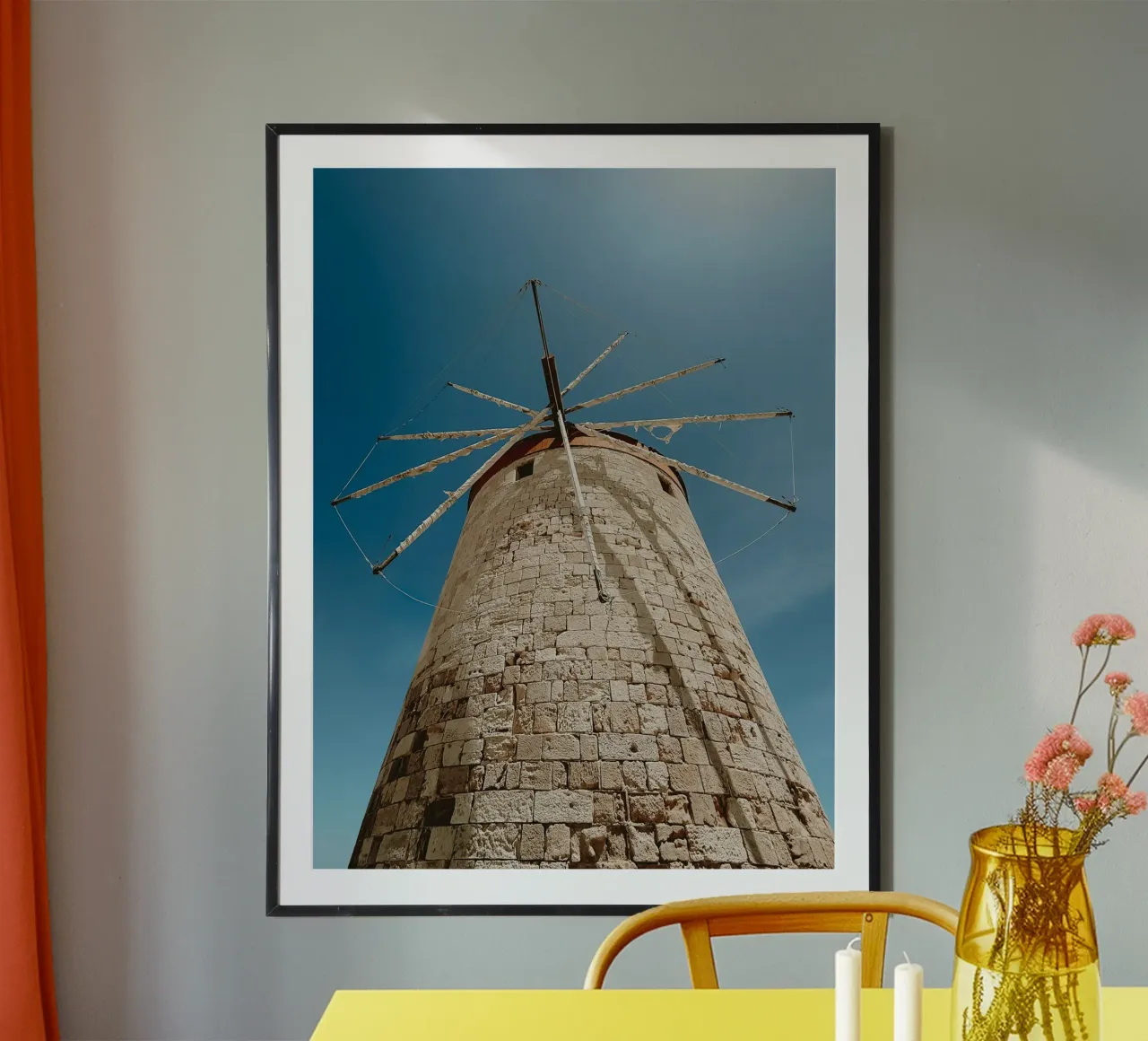 Greek Stone Windmill poster con telaio in legno da Thilo Grøsch