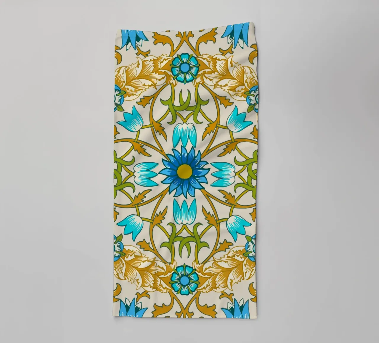 Modello di ornamento floreale d'epoca - Arti e Mestieri Blu e Oro asciugamano da bagno da ClubArt