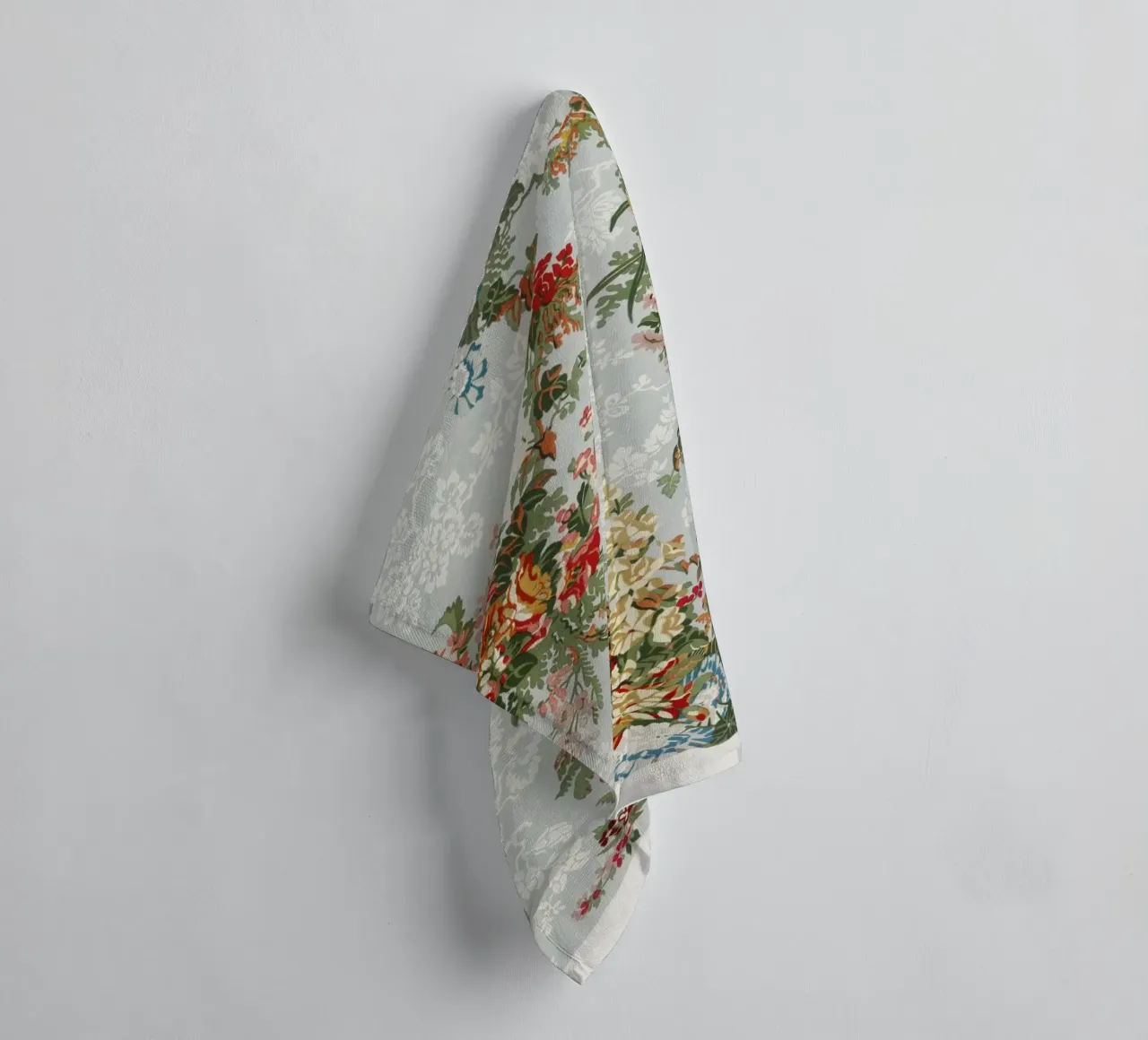 Digby Wyatt: Seta figurata - Tessile floreale vittoriano (1851) asciugamano da bagno da ClubArt