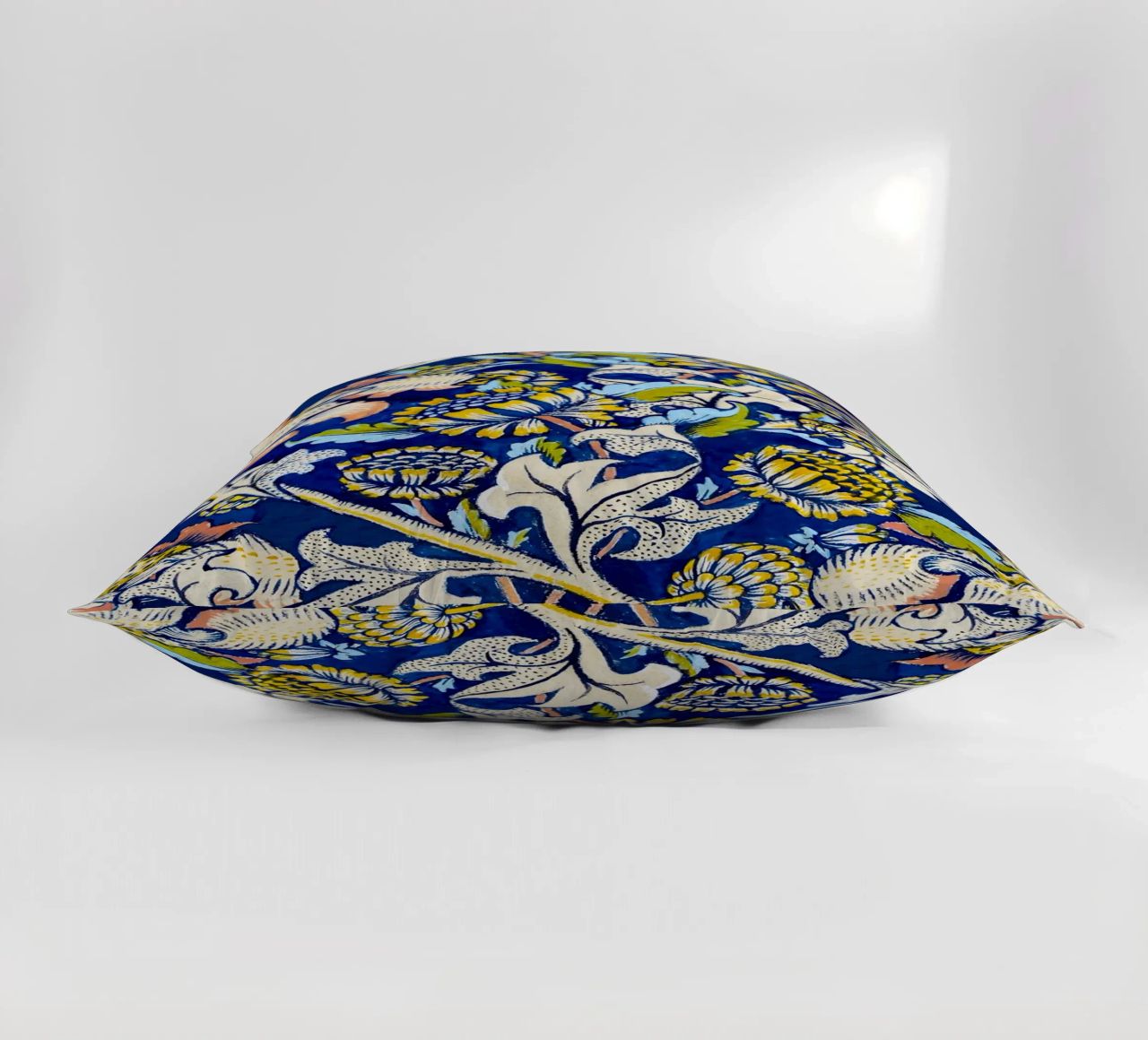 William Morris Floral Pattern - Art Nouveau Bleu & Jaune coussin de ClubArt