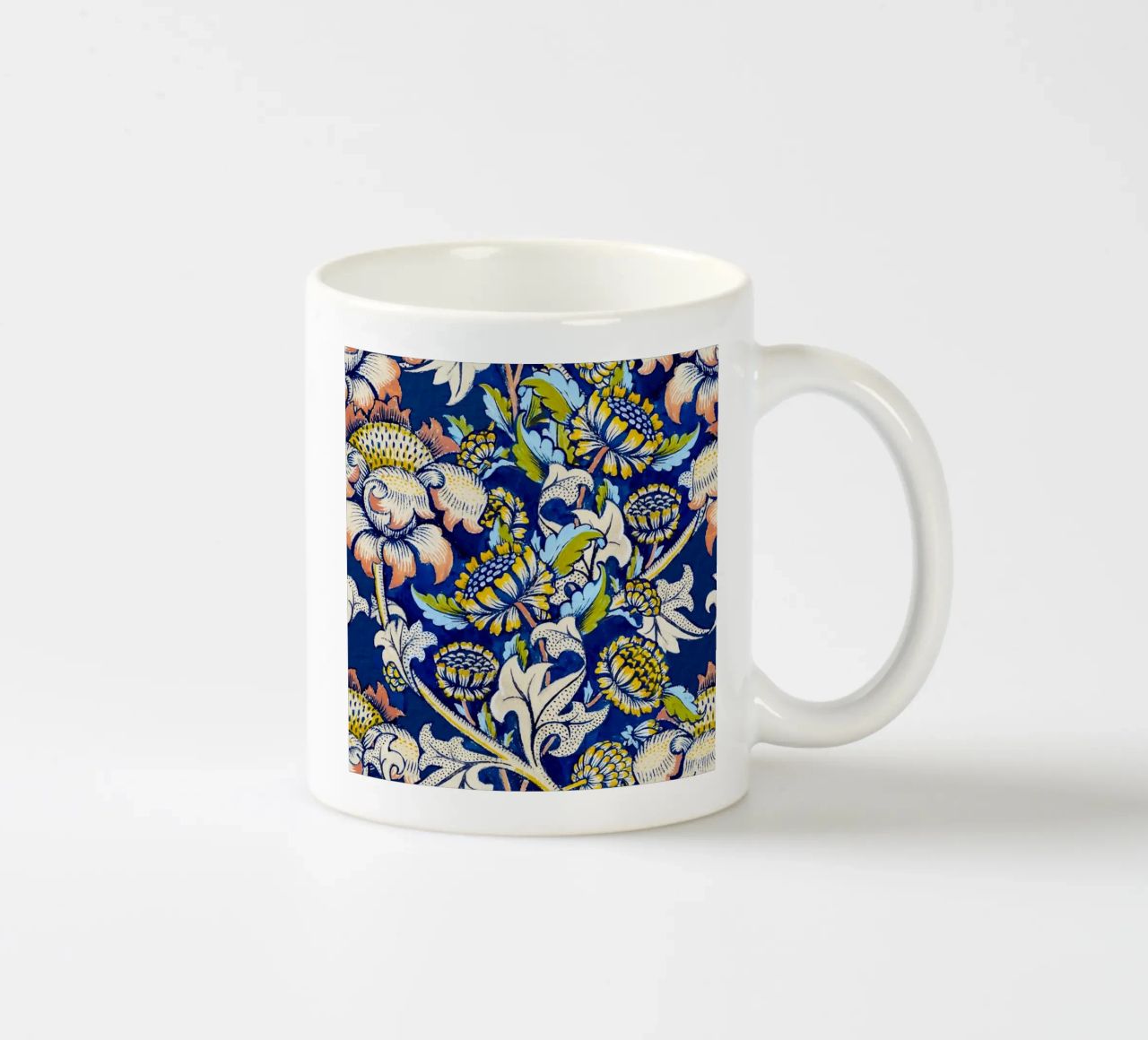 William Morris Floral Pattern - Art Nouveau Bleu & Jaune mug en céramique de ClubArt