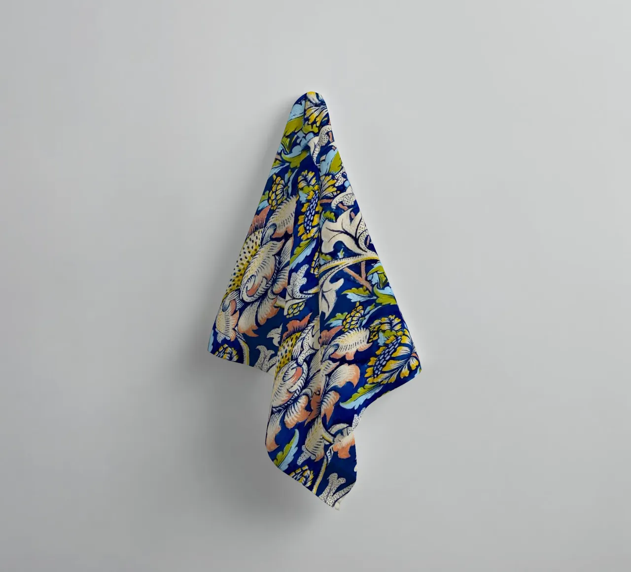 William Morris Floral Pattern - Art Nouveau Bleu & Jaune serviette de bain de ClubArt