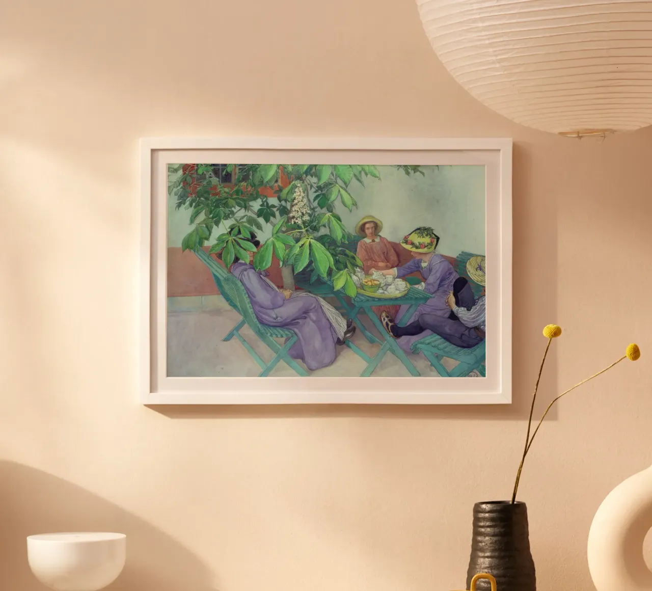 Larsson - Teatime under Chestnut Blossoms poster con telaio in plastica da ARTOTHEK