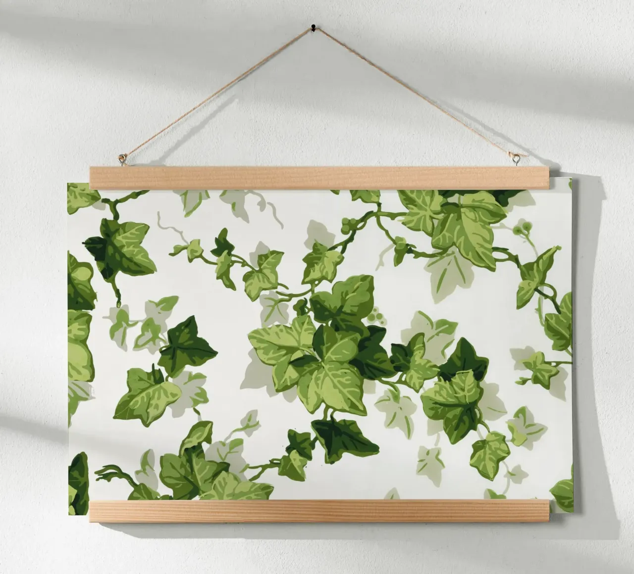 Modello di foglie di edera attorcigliate - Botanica verde vintage (1840) poster con telaio in plastica da ClubArt