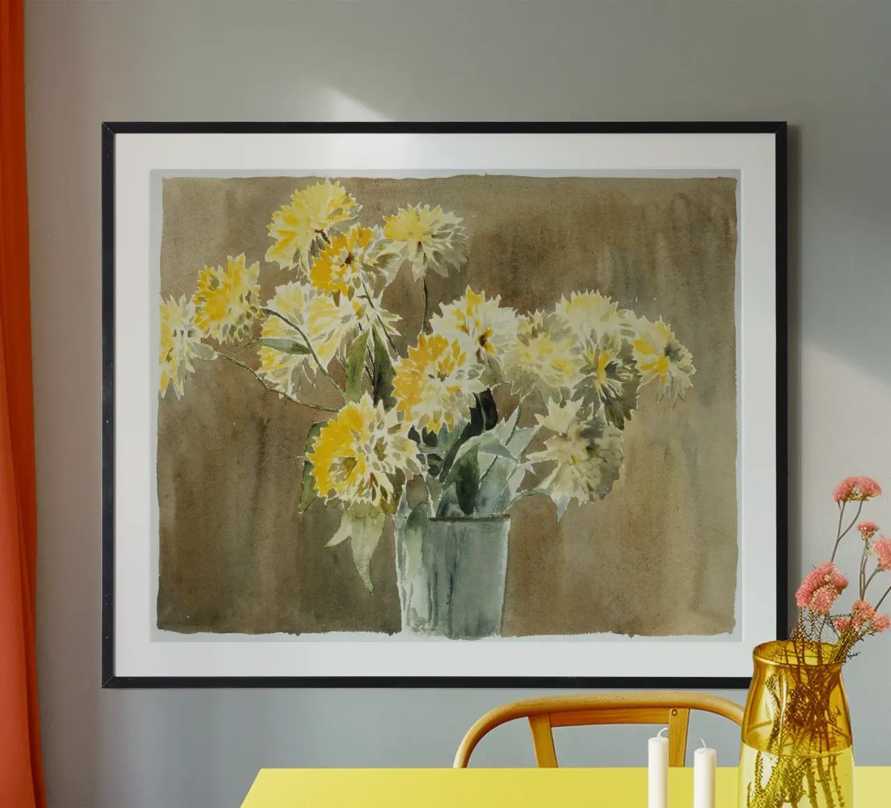 Hannah Overbeck: Vaso con fiori gialli - Arti e Mestieri Flor poster con telaio in legno da ClubArt