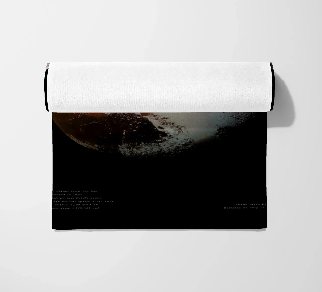 Pluto, NASA telo mare da Vintage by JUNIQE