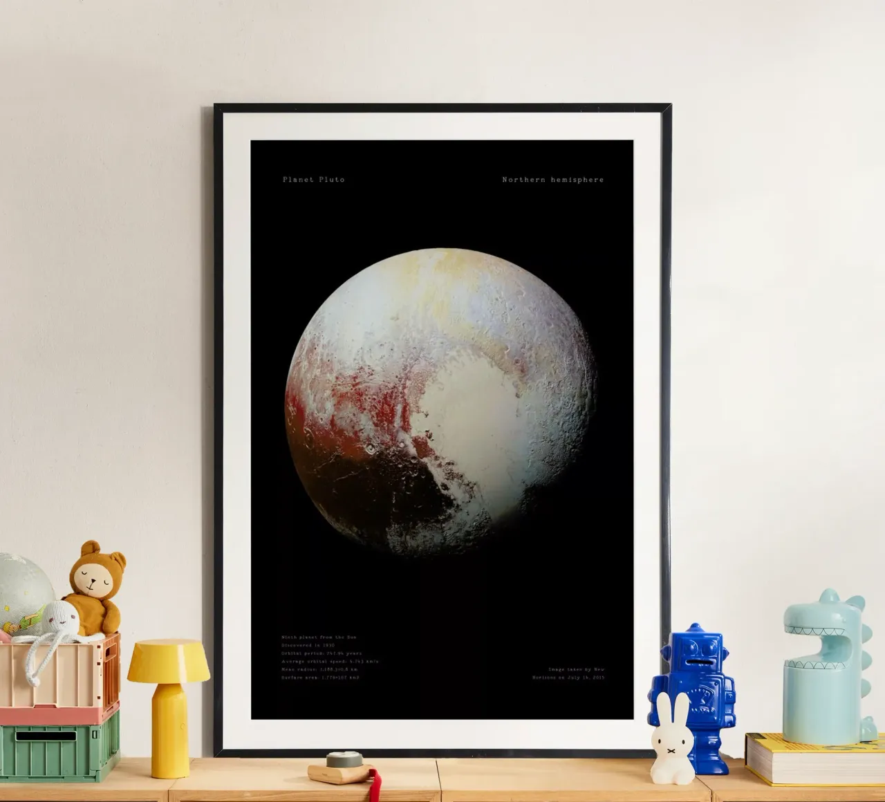 Pluto, NASA poster con telaio in alluminio da Vintage by JUNIQE