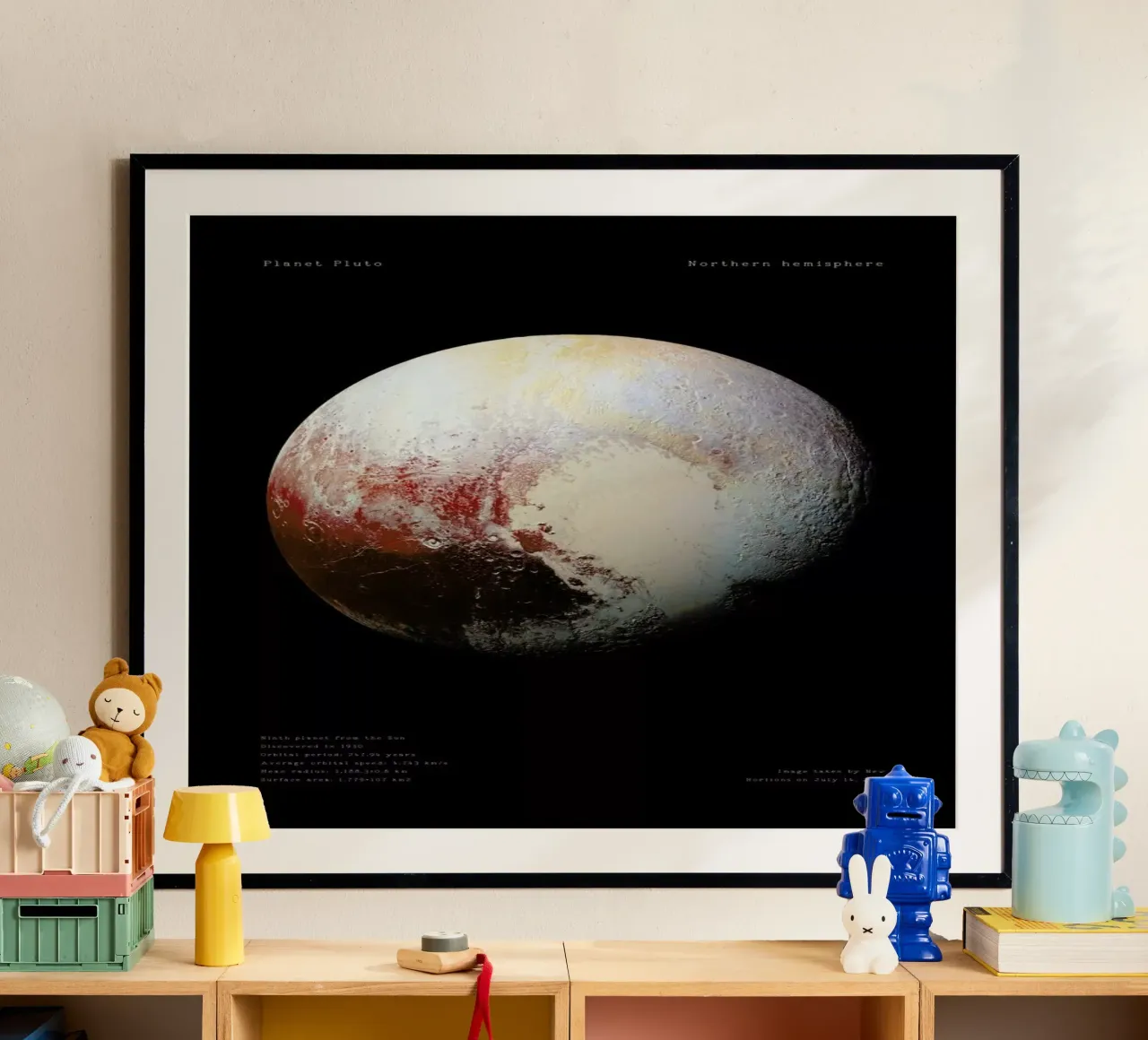 Pluto, NASA poster con telaio in alluminio da Vintage by JUNIQE