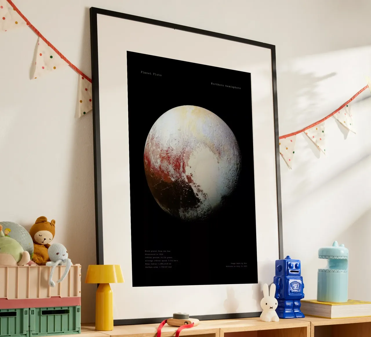Pluto, NASA poster con telaio in alluminio da Vintage by JUNIQE