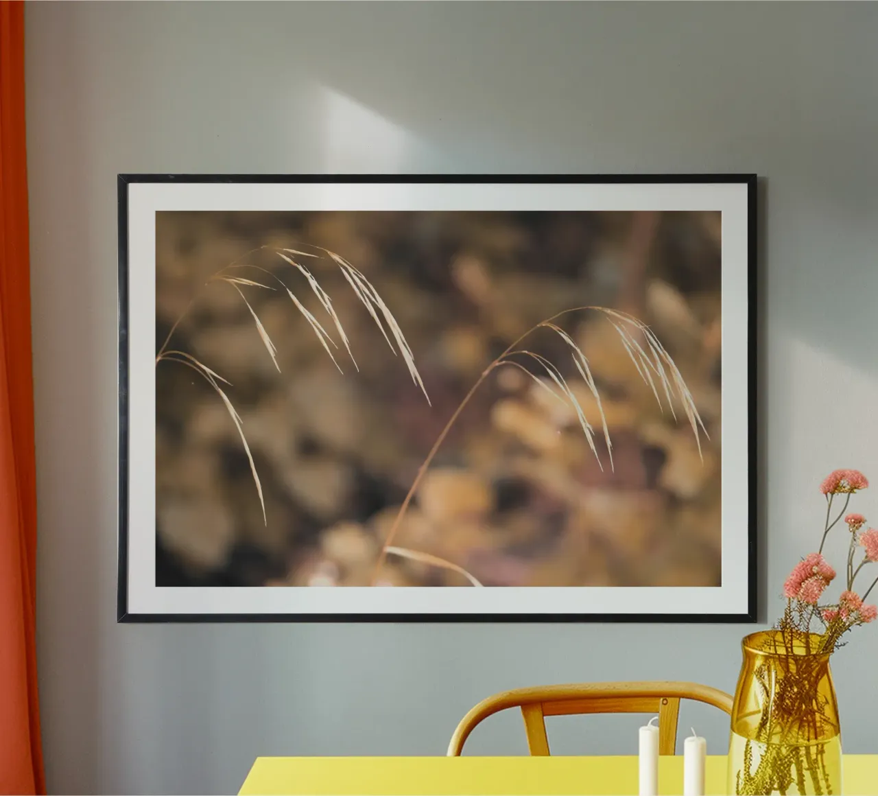 Erbe color pastello su un prato estivo come dipinto a olio poster con telaio in alluminio da Something for you