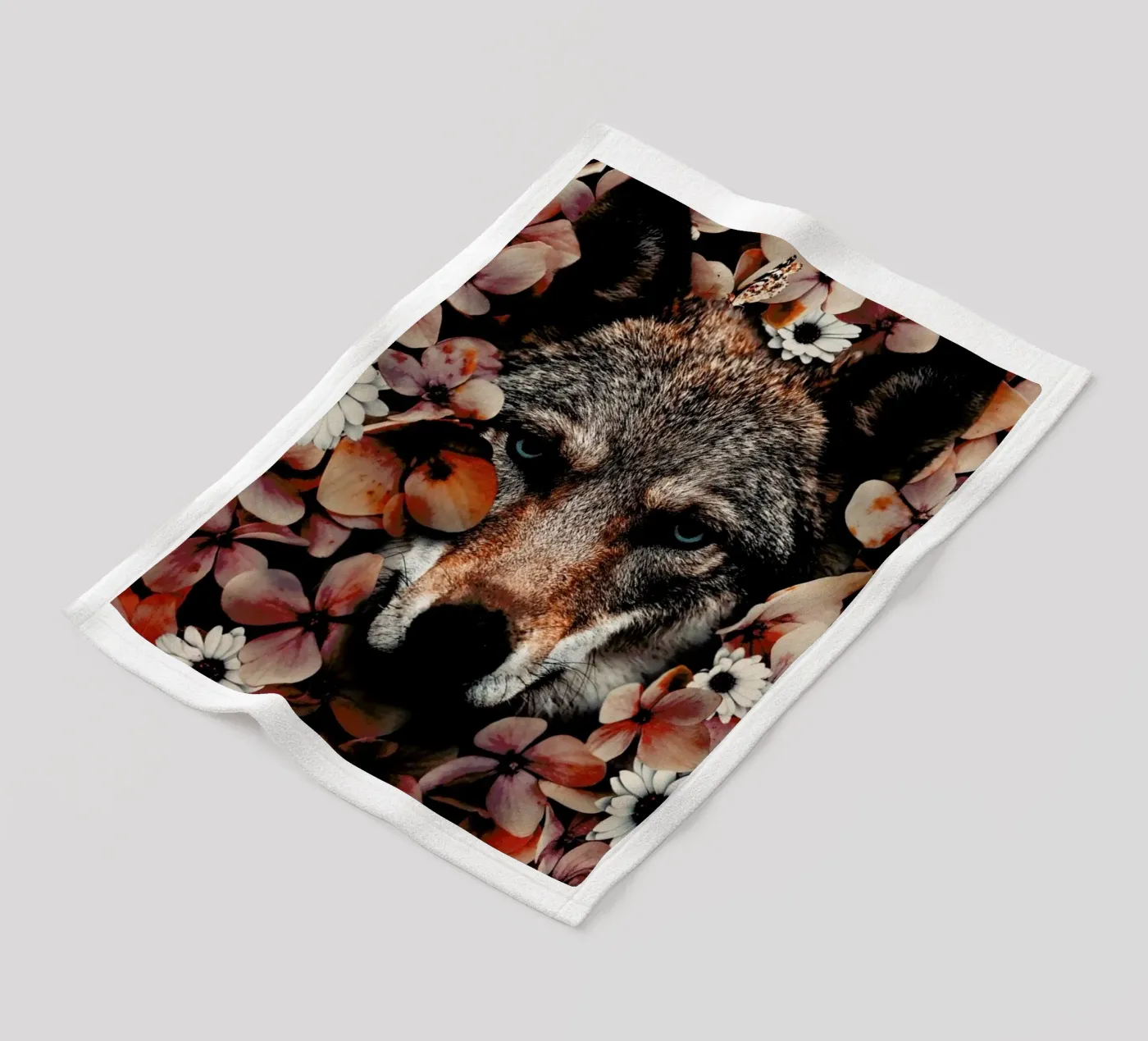 Wolf fleece blanket by Wouter Rikken