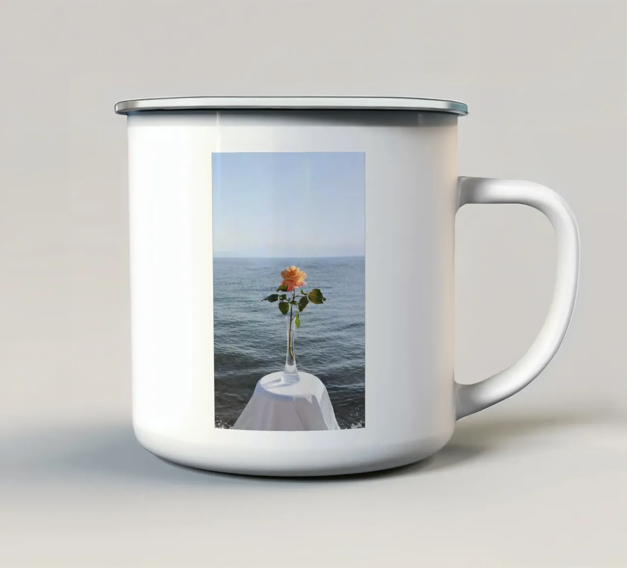 Rose Dreams tazza in smalto da George Griefy