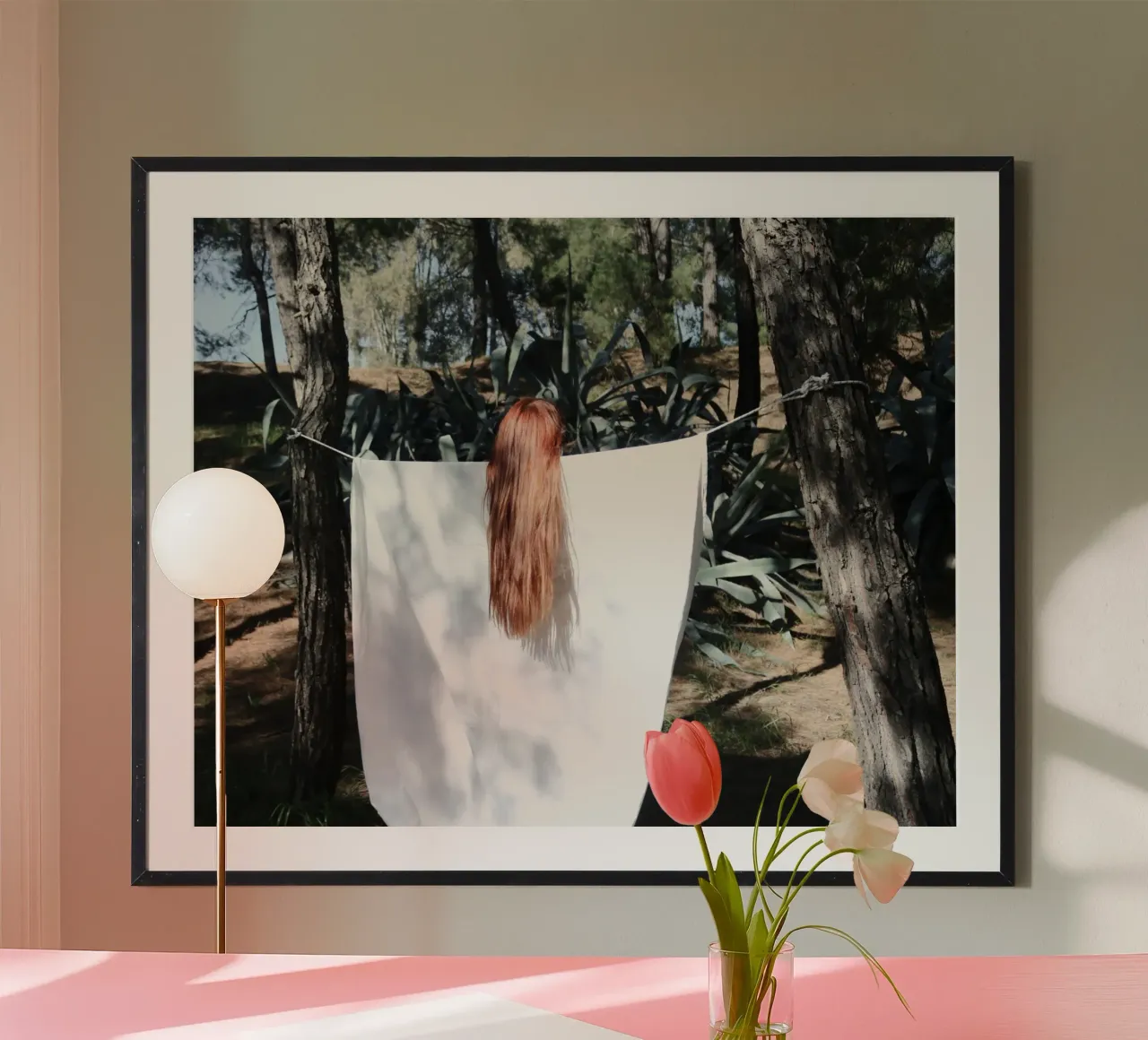 La foresta custodisce i suoi segreti poster con telaio in plastica da George Griefy