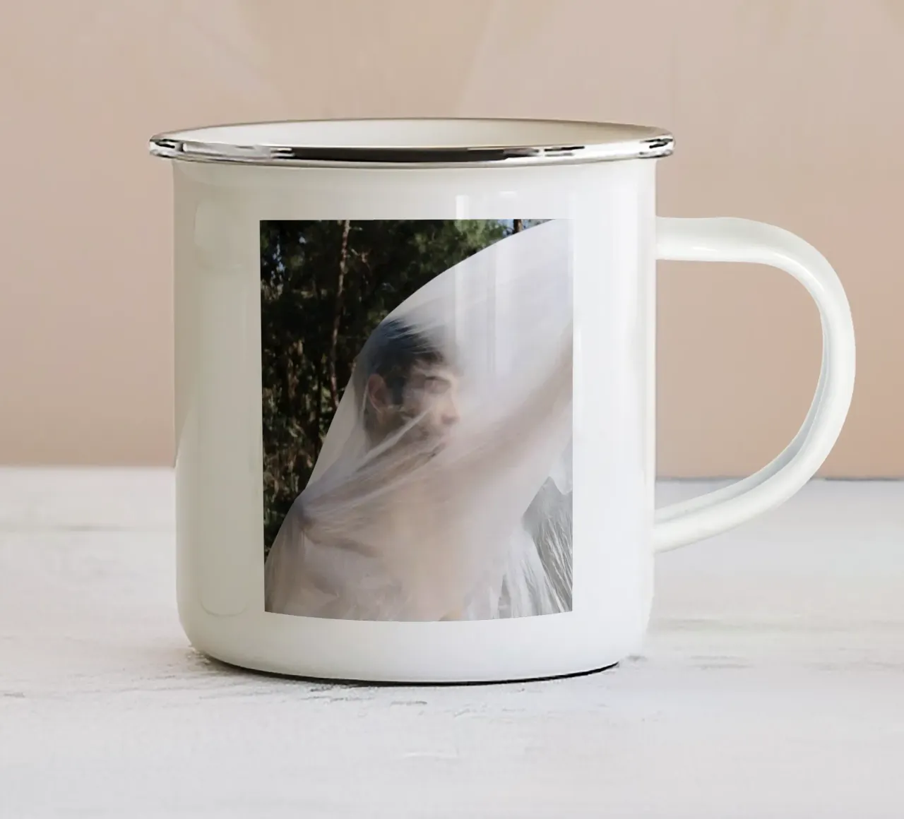 Blurry Dreams tazza in smalto da George Griefy