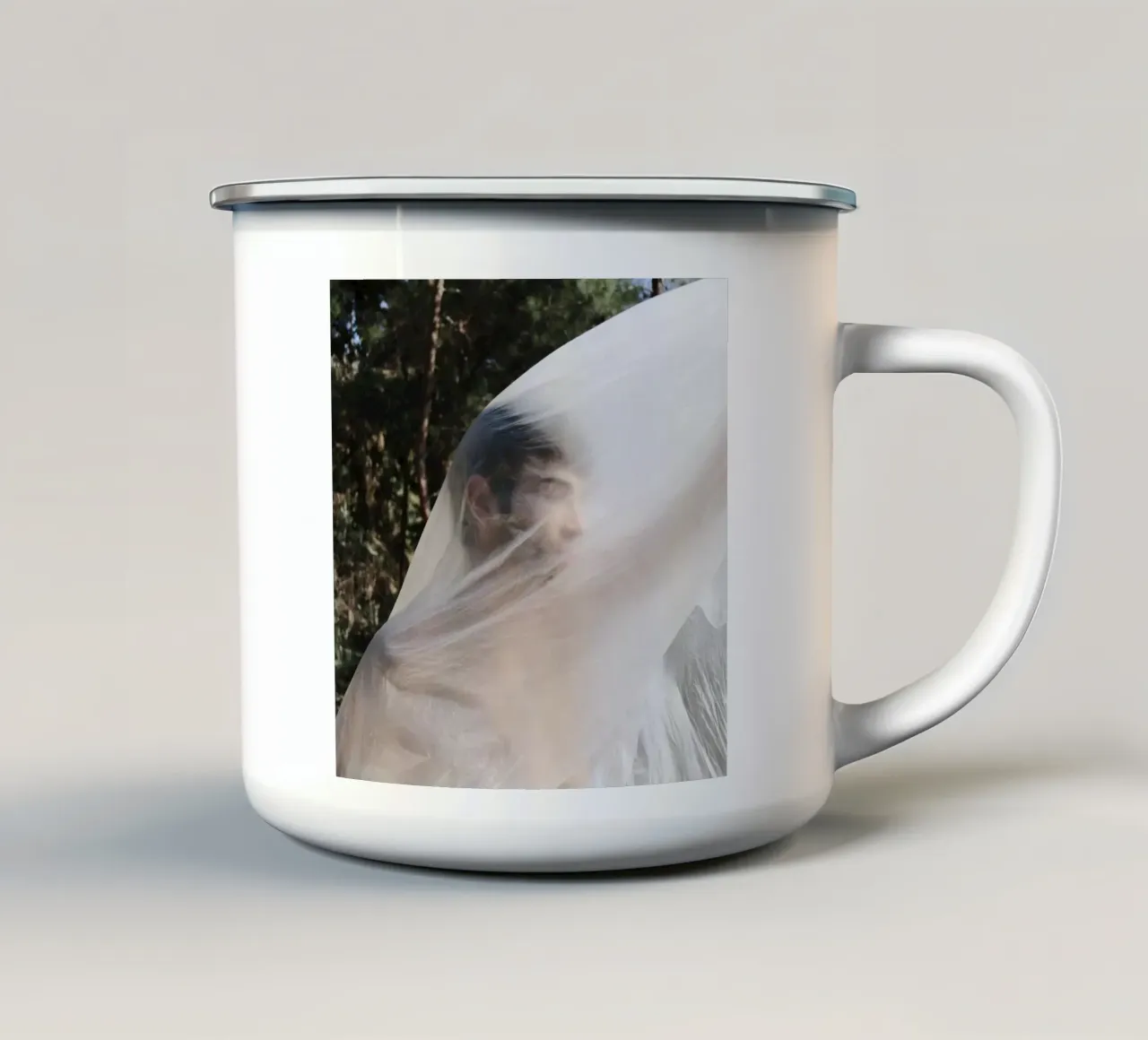 Blurry Dreams tazza in smalto da George Griefy