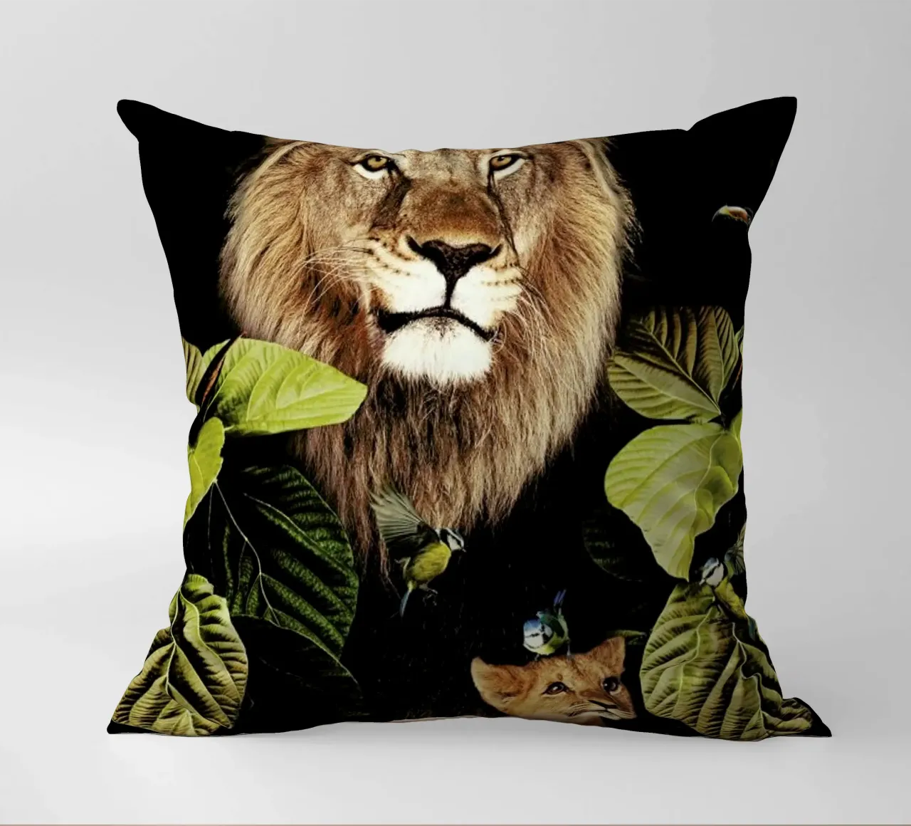 Lion And Cub 2 cuscino da Wouter Rikken