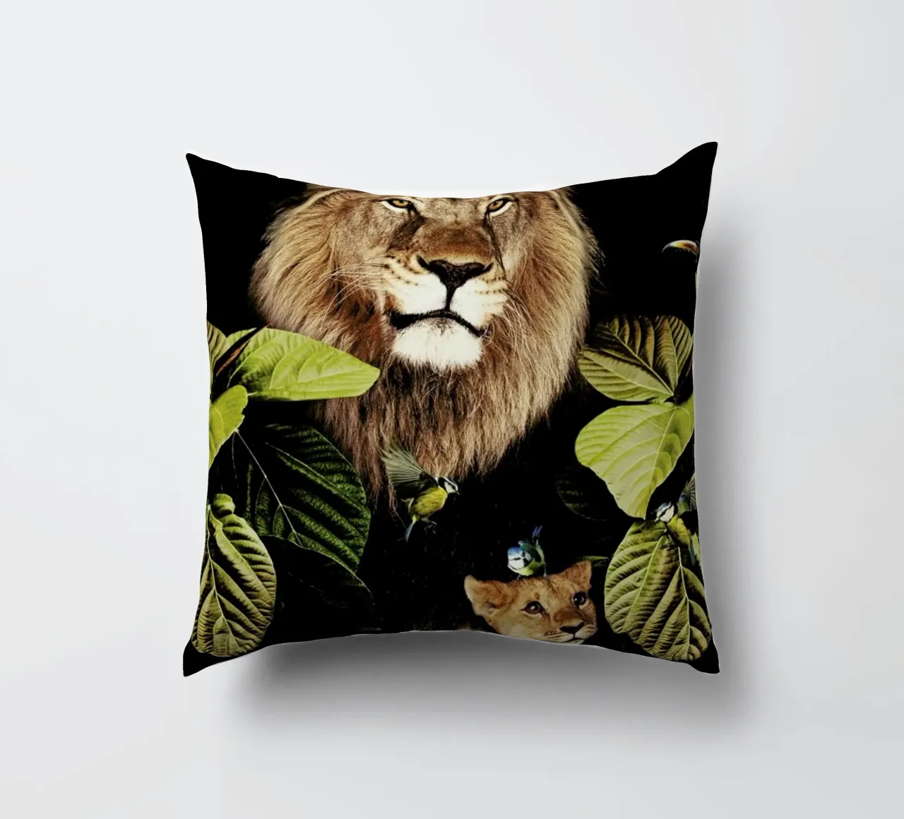Lion And Cub 2 cuscino da Wouter Rikken