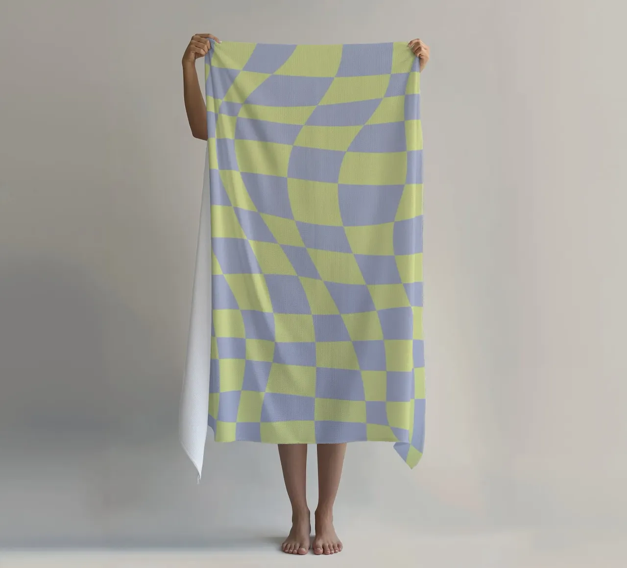 Scacchiera ondulata color chartreuse e beige telo mare da Little Dean